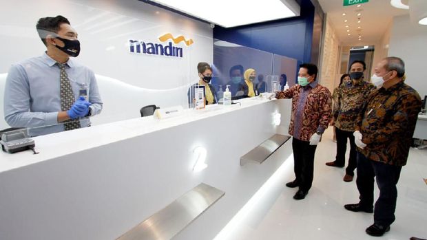 Melalui Kantor Cabang Bank Mandiri