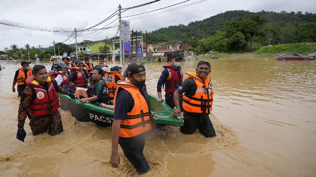 Manfaat Membantu Korban Bencana Alam